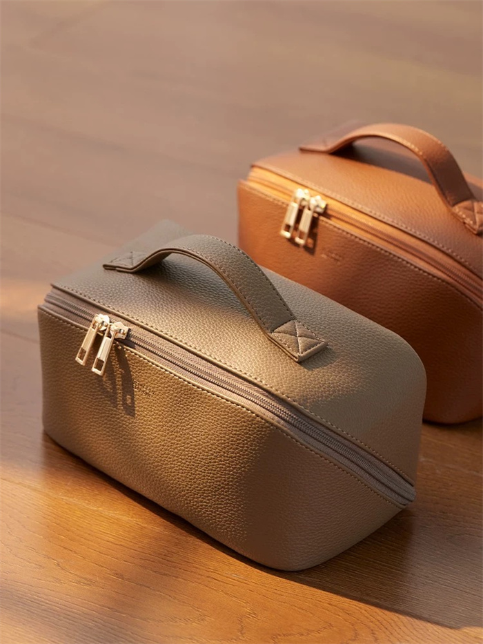 COSMETICS BAG